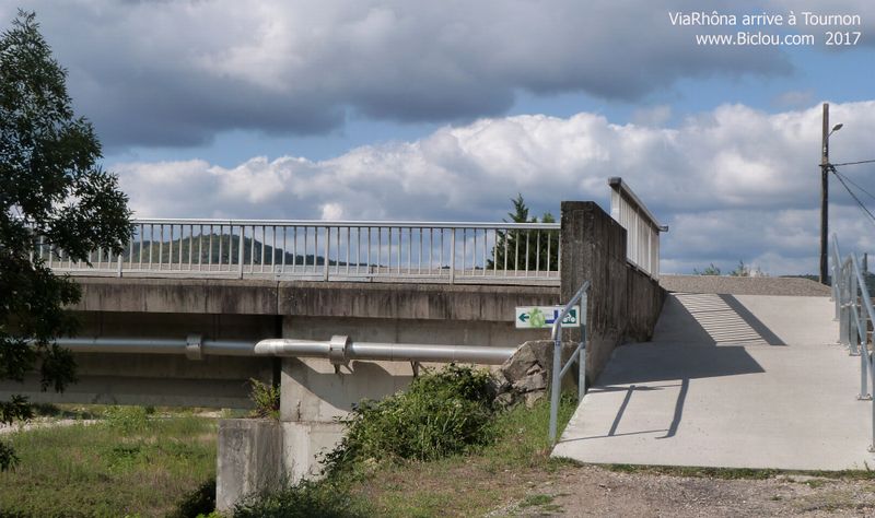 Viarhôna arrive un peu séchement à Tournon