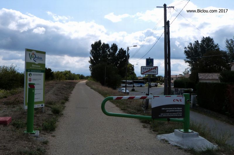 ViaRhôna au sud de Tournon, revêtement un tantinet revêche ..