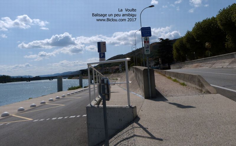 ViaRhôna arrive à La Voulte ; Balisage pas très clair ici ..pancarte à tourner ..