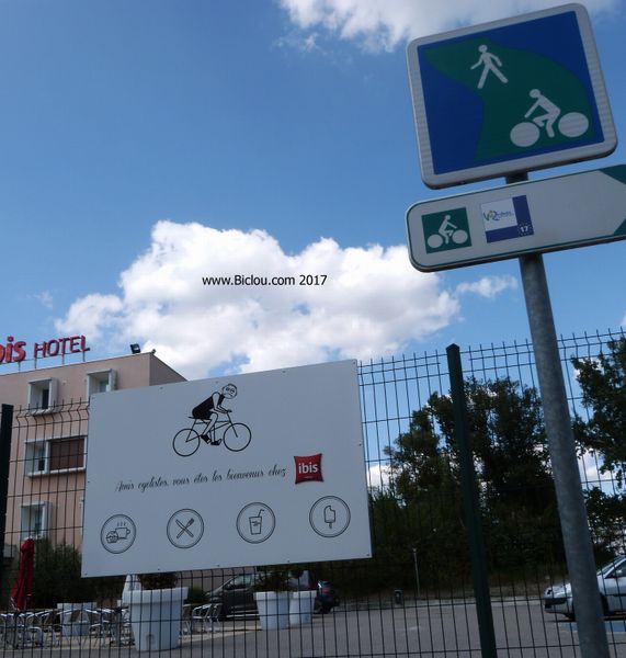 Sur ViaRhôna, accueil Vélo ; IBis le Pouzin , a tout compris lui 