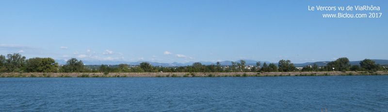 Le Vercors vu de ViaRhôna et le Rhône