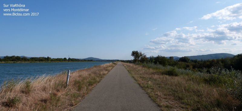 ViaRhôna, en route pour Montélimar sur le digue du canal