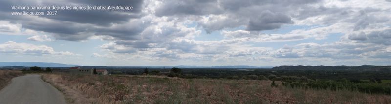 ViaRhôna : Panorama depuis les vignes de châteanNeuf du Pape