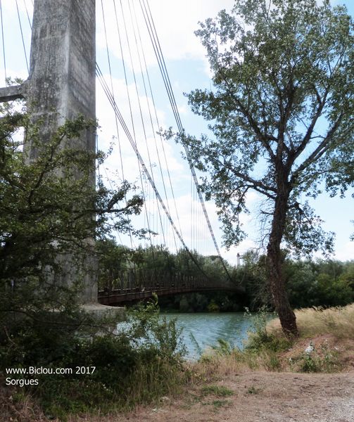 ViaRhôna arrive à Sorgues, Vieux pont des Arméniers 
