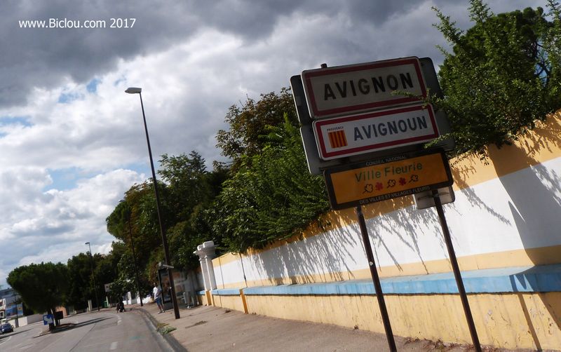 ViaRhôna arrive à la pancarte Avignon
