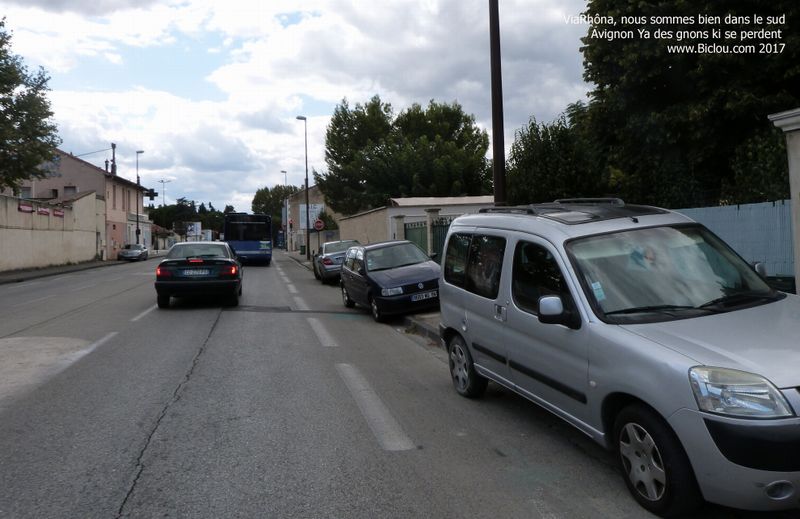 ViaRhôna arrive à Avignon, bandes cyclables servent de garage