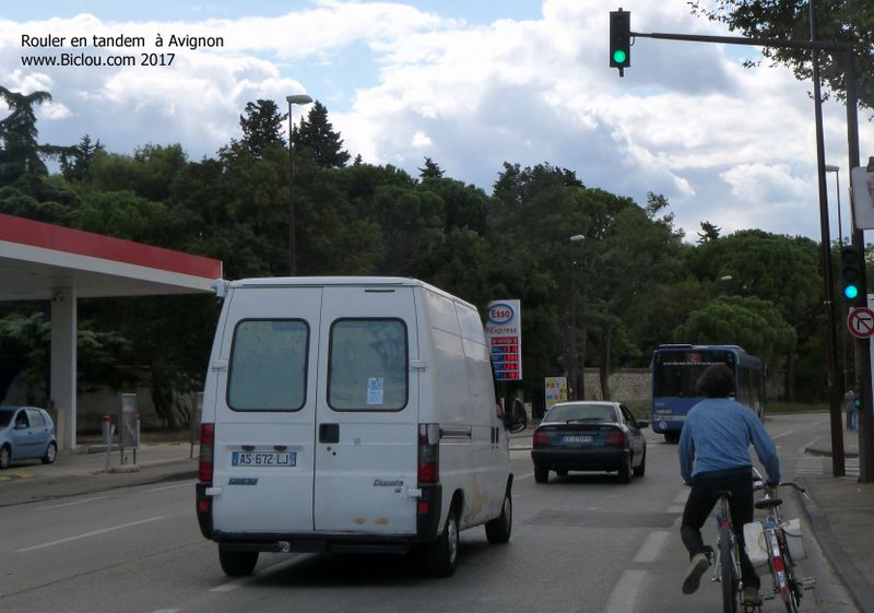 Arrivée à Avignon, à Bicyclette