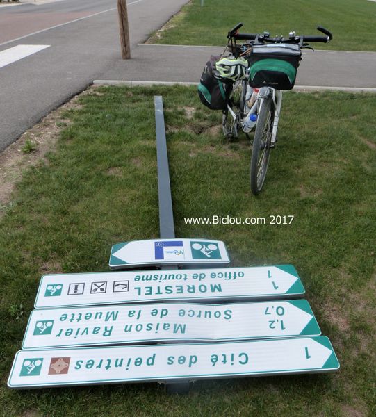 A Morestel ; Les balises ViaRhôna ne plaisent pas à tous, visiblement ..
