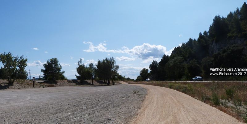 ViaRhôna longeant la départementale D2 au sud d'Avignon, en Bredanne, dit stabilisé, ou strada Bianca, Why ?