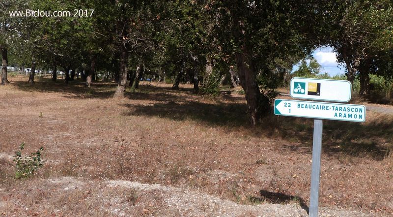 Aramon, ViaRhôna bien balisée, mais que de zig et de zag ..