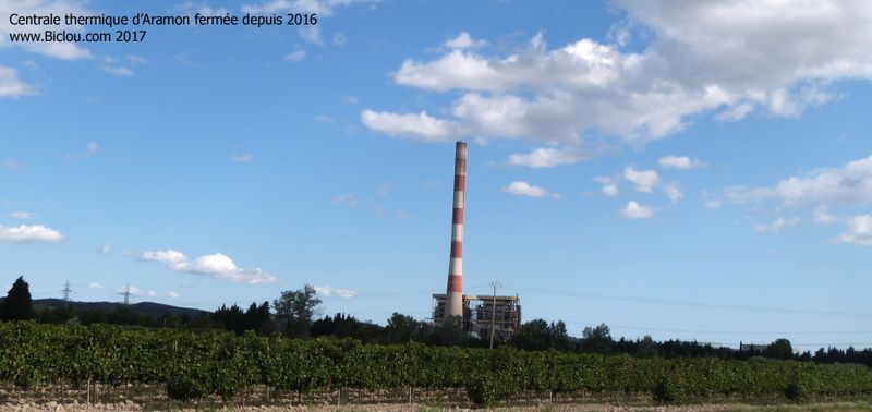 La fameuse et non plus fumeuse cheminée de la centrale thermique de Aramon, elle fume en inde à présent