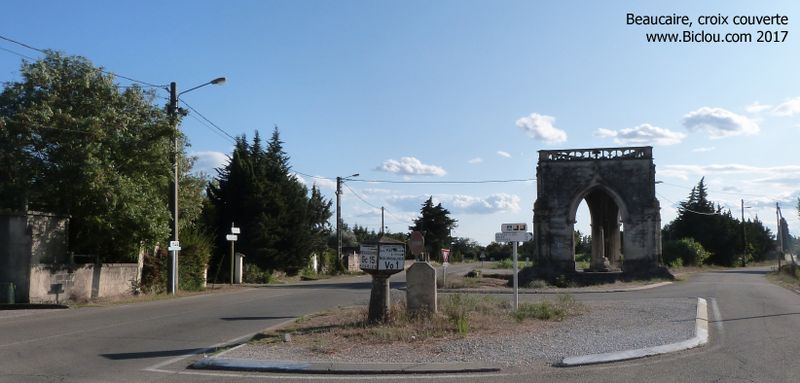 La croix couverte de Beaucaire sur ViaRhôna