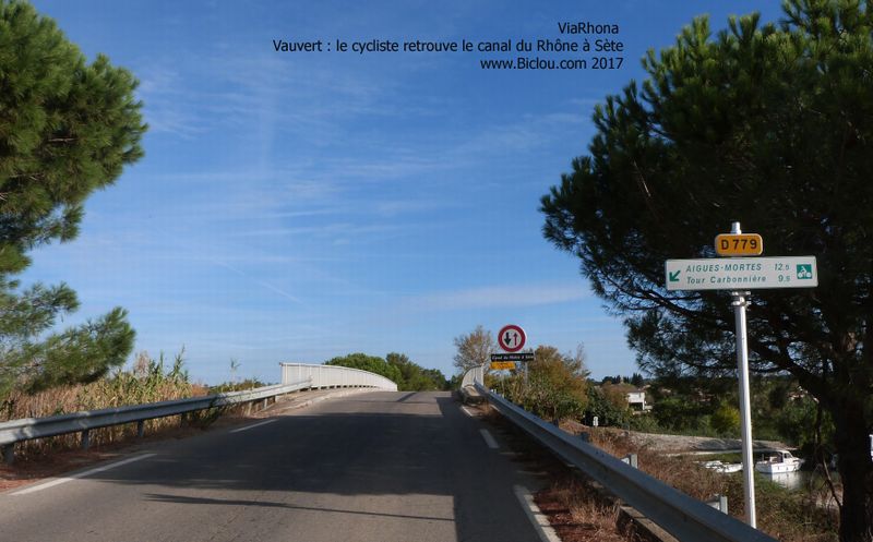 Pont des Tourradons sur le Canal du Rhône à Sète, avant Aigues mortes