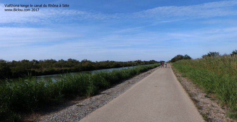 ViaRhôna longe le canal du Rhône à Sète