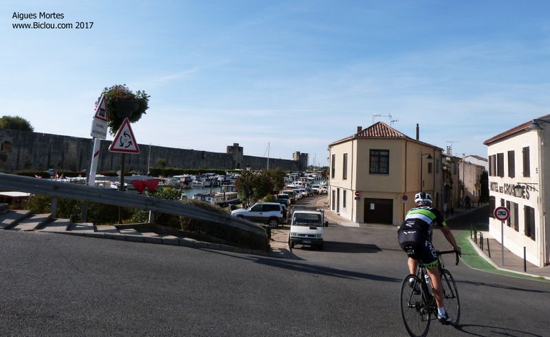 Passage-cycliste-Aigues-Mortes