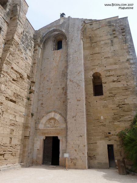 mur-abbaye-Maguelone
