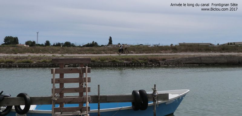 Viarhôna arrive Le long du canal de la Peyrade à Sète 