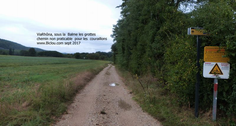 Sous le village de la Balme les grottes, ViaRhôna s'évertue à nous faire rouler sur cette barotière