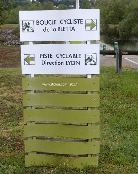 Gué de Morlet : Pas de balisage ViaRhôna, mais on devine qu'il faille se diriger vers Lyon