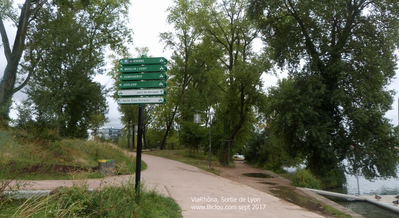 ViaRhôna, sud de Lyon, balisage , à gauche , pour filer à droite vers Lyon zentrum et la confluence