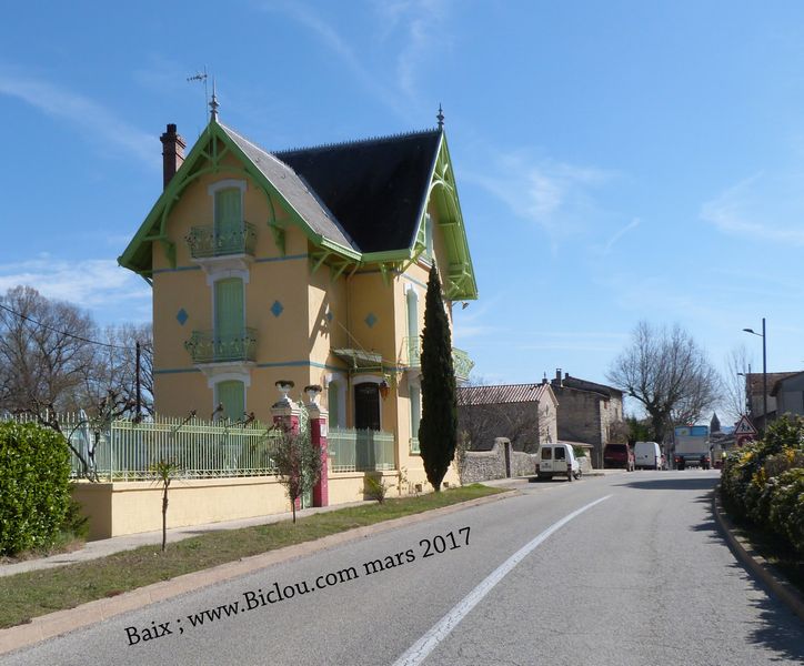 Jolie maison typique vue à Baix, en 2017