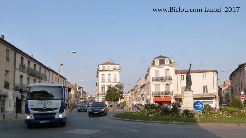 Agitation intense à Lunel, un soir de mars 2017, c'est pas le pays de la Bicyclette ..