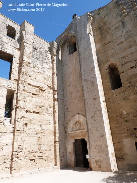 Cathédrale Saint Pierre et saint Paul de Maguelone, vu par Saint claude en mars 2017