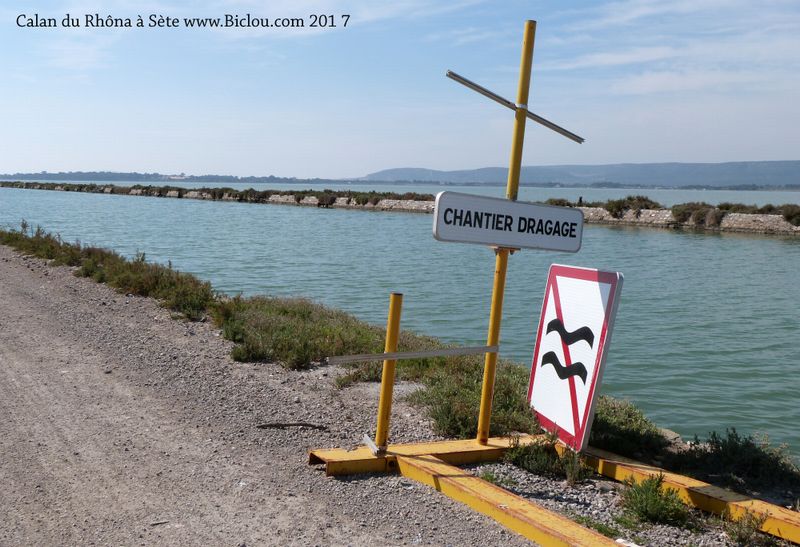 Dragage sur le canal du Rhône à Sète en 2017