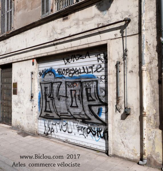 Arles, 2017 , une des adresses de vélocistes du claudio a disparu