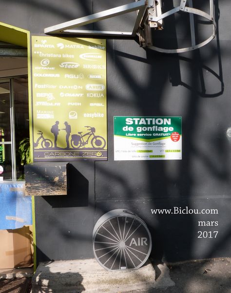 Gonfleur à Valence sur le parvis de la gare chez le vélociste ; Carbone Zero