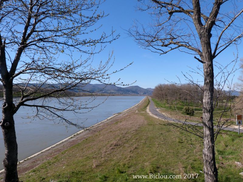 La voie verte de la vallée du Jabron est reliée à Montélimar ici en 2017