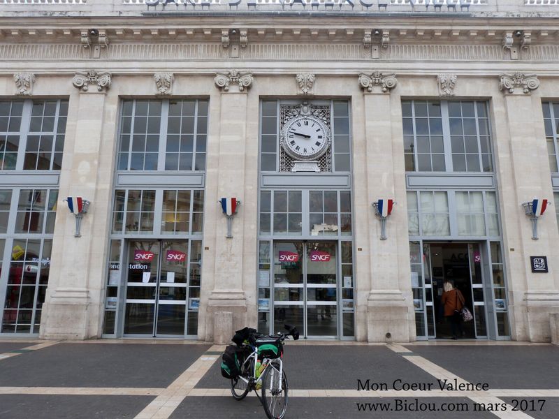 Bicyclette Mon-Coeur en partance pour ViaRhôna en gare d'Albertville mars 2017