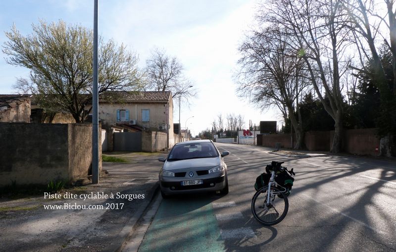 Piste dite cyclable Sur ViaRhôna ?, de Sorgues en mars 2017 