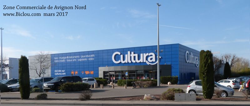 Zone commerciale Avignon Nord, pour le moins stressant d'y péripater à Bicyclette en mars 2017