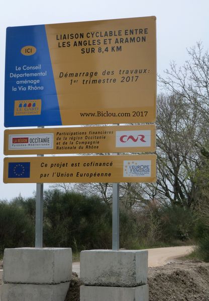 Panneau annonciateur ViaRhôna Avignon Sud Aramon en mars 2017