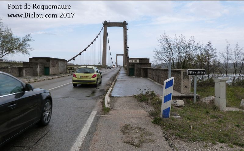 ViaRhôna , : Non non rien n'a changé en 2017 depuis 1999 , ici sur le pont au dessus du Rhône niveau Roquemaure..