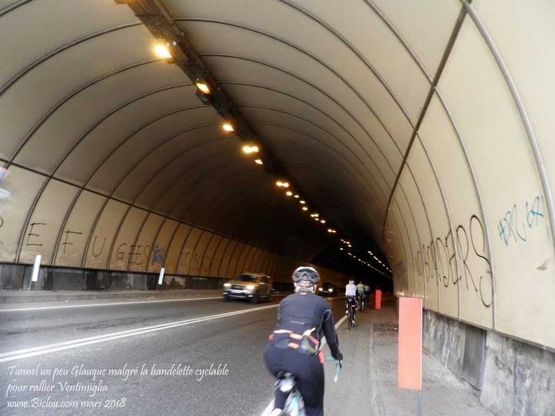 Peu après Menton, Italie et 1er Tunnel, un peu Glauque, malgré la surlageur