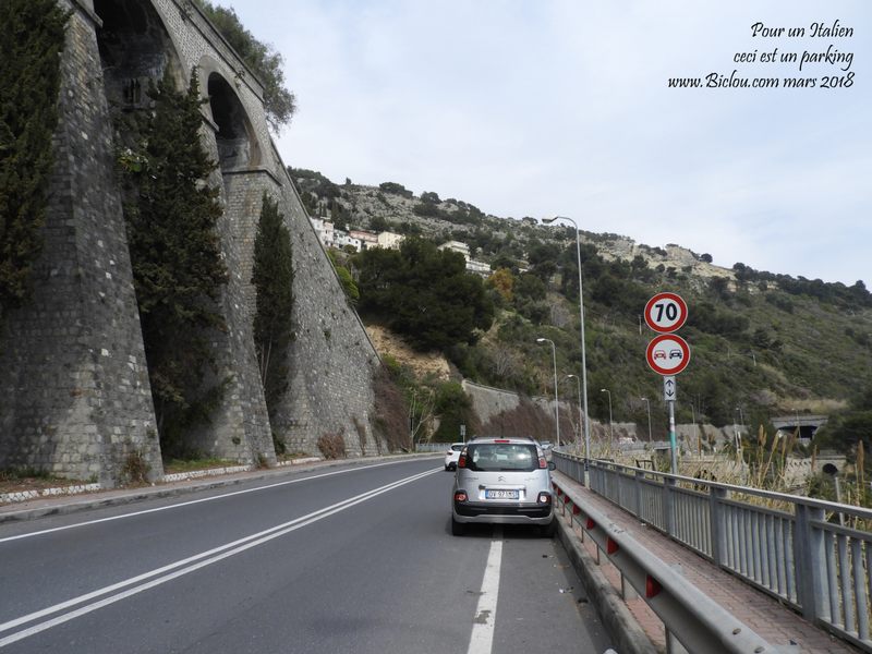 En route de Menton à SanRemo, les Italiens pensent que ceci est un parking