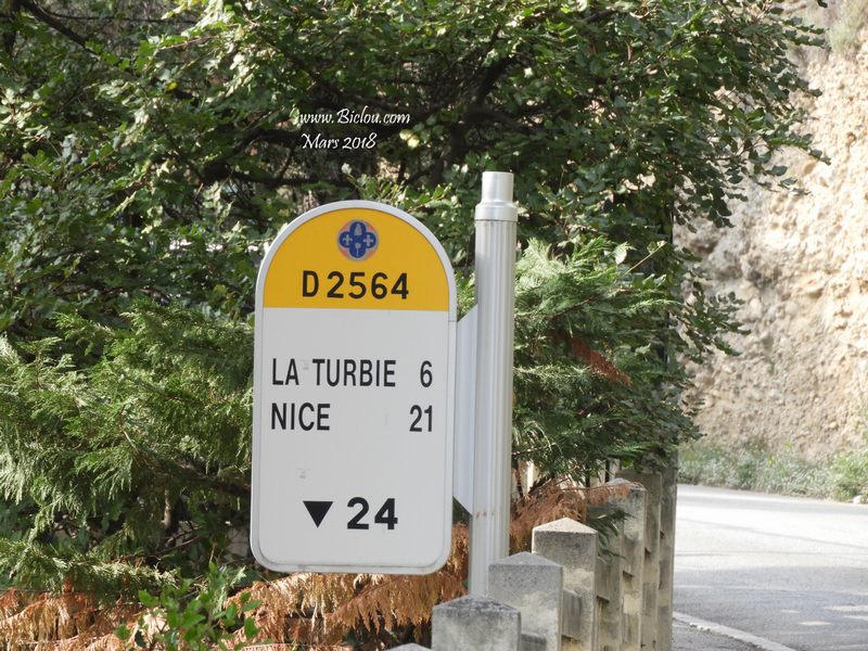 D 2564 route de la Turbie entre Nice et menton