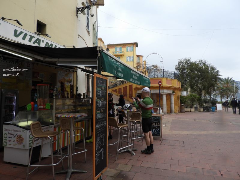 Ce cycliste, vu à menton, est écossais et non pas Italien