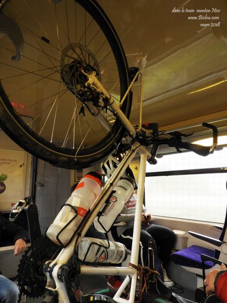 Mon-Coeur dans le train vers Nice
