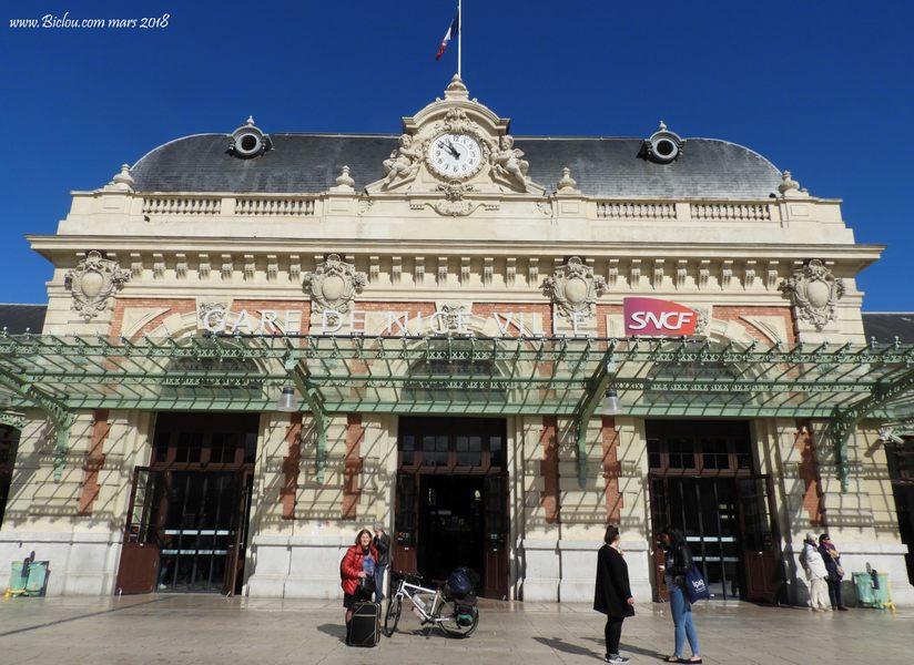 mémé en Gare de Nice