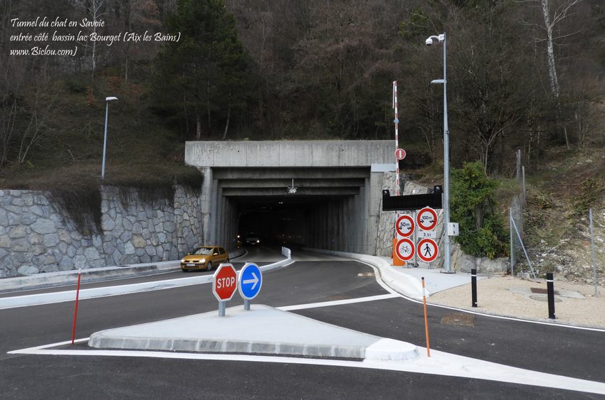 Entrée du Tunnel du chat (savoie)