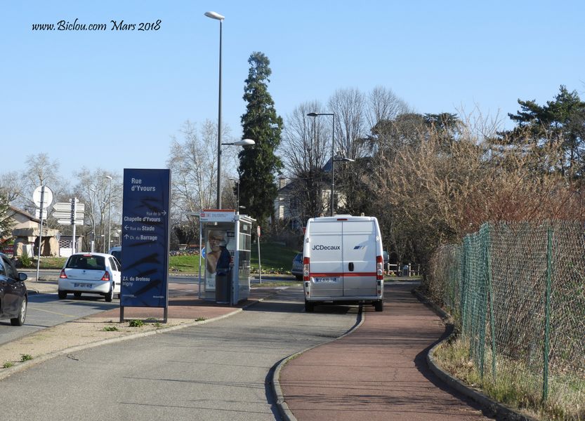 sur ViaRhôna, heureusement que pistes cyclable Ya pour se garer