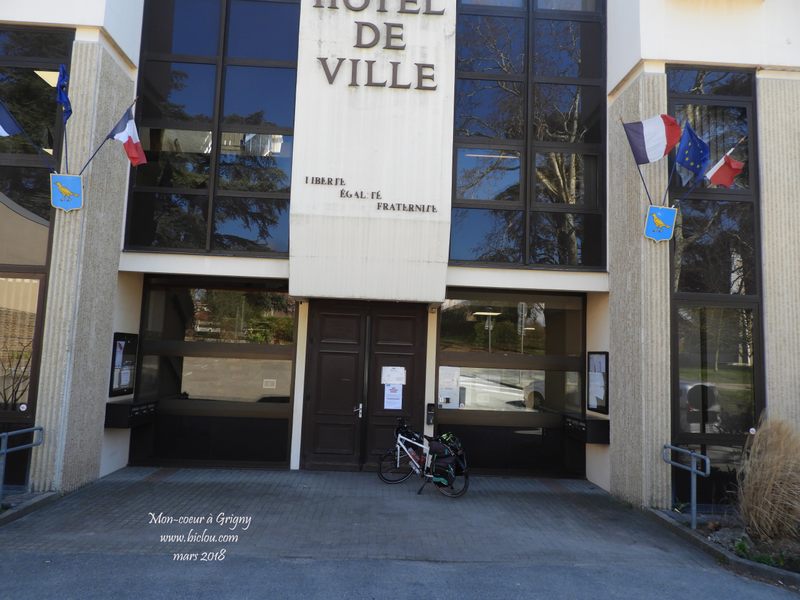 Mon-Coeur à Grigny, hôtel de ville en 2018