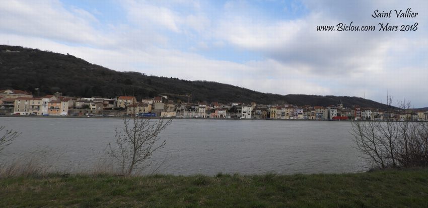 Saint Vallier au bord du Rhône, par ViaRhôna en mars 2018