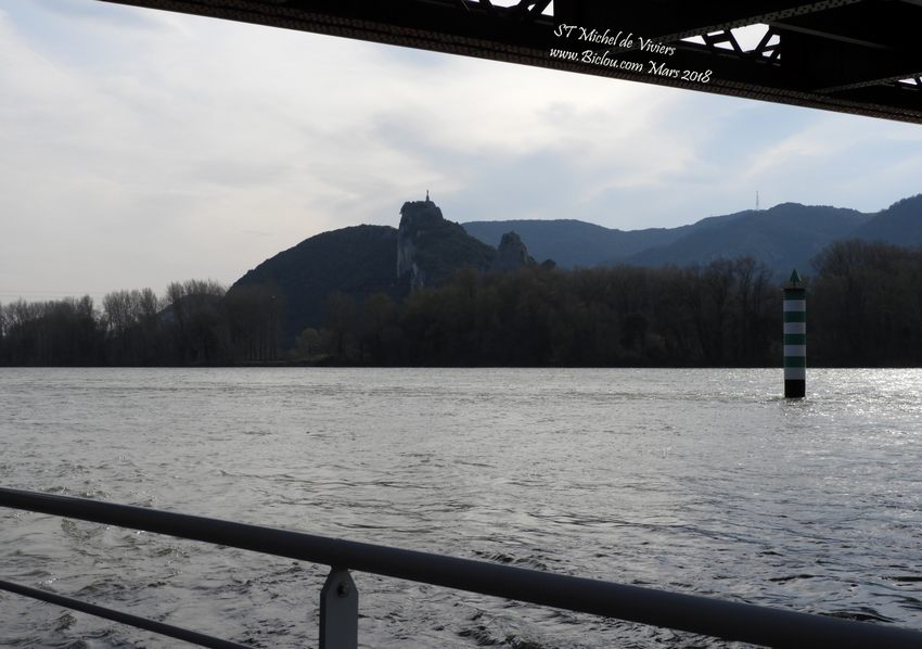 Saint Michel de Viviers, au bord du Rhône, vu de ViaRhôna