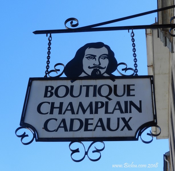 Champlain, offre des cadeaux , à Québec