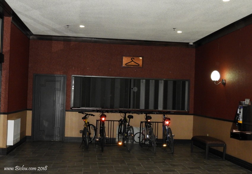 Garage à vélo sans le hall de l'hôtel