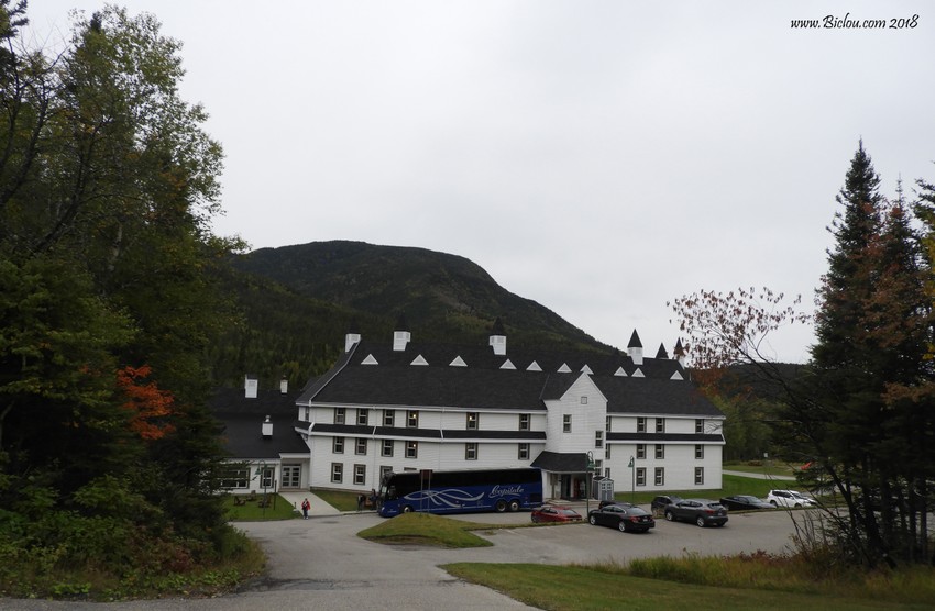 Gite du Mont Albert et le Mont du même nom en arrière plan